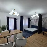 Ivory Green Studio - Parking Available