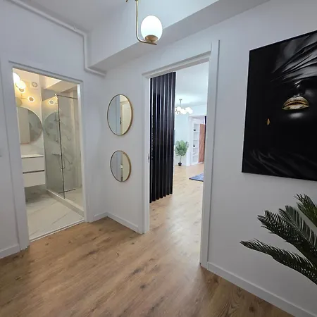 Ivory - Free Parking *