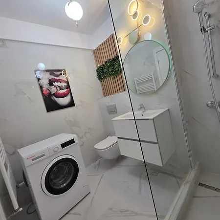 Ivory - Free Parking *